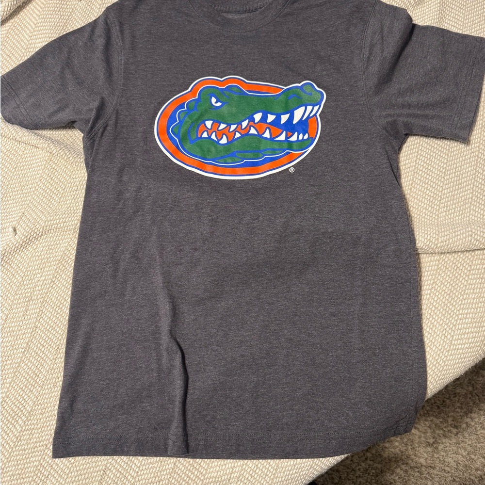 Gray Short Sleeve Tee with Graphic Print